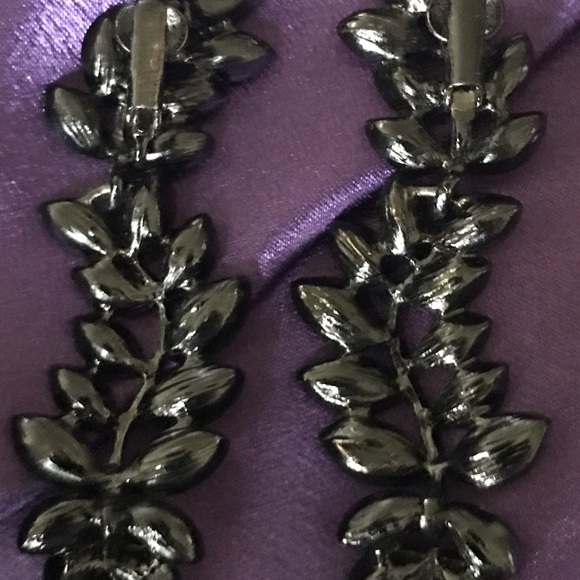 Vintage Kenneth Jay Lane black with Austrian crystal drop leaf earrings. - Picture 6 of 10